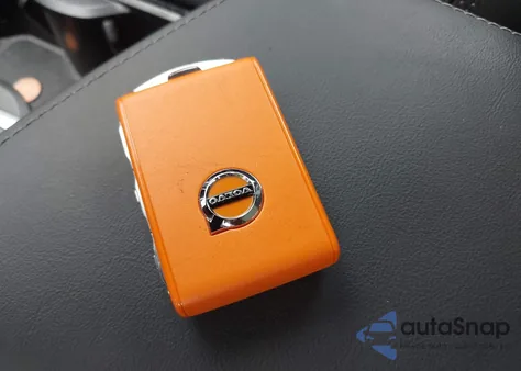 2023 Volvo Xc60 B6 Ultimate Dark Theme z USA, uszkodzony, nr VIN YV4062RX3P1238842